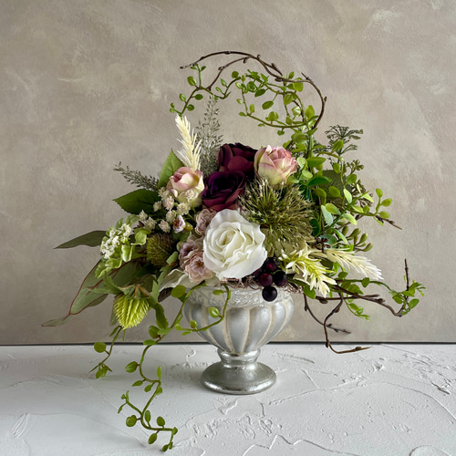 パープルとホワイトローズのシックなアレンジ フラワーアレンジ 高級