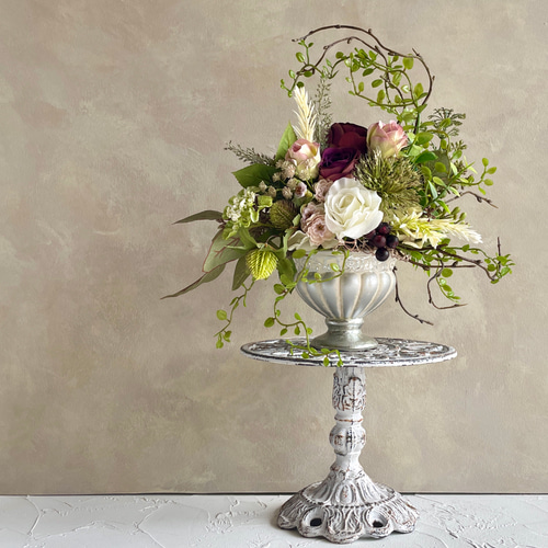 パープルとホワイトローズのシックなアレンジ フラワーアレンジ 高級