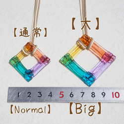 虹色重ねガラス『いろがさね【虹】』ネックレス【大きさ選べます】【紐の色、長さ選べます】【受注制作】≪送料無料≫ 6枚目の画像