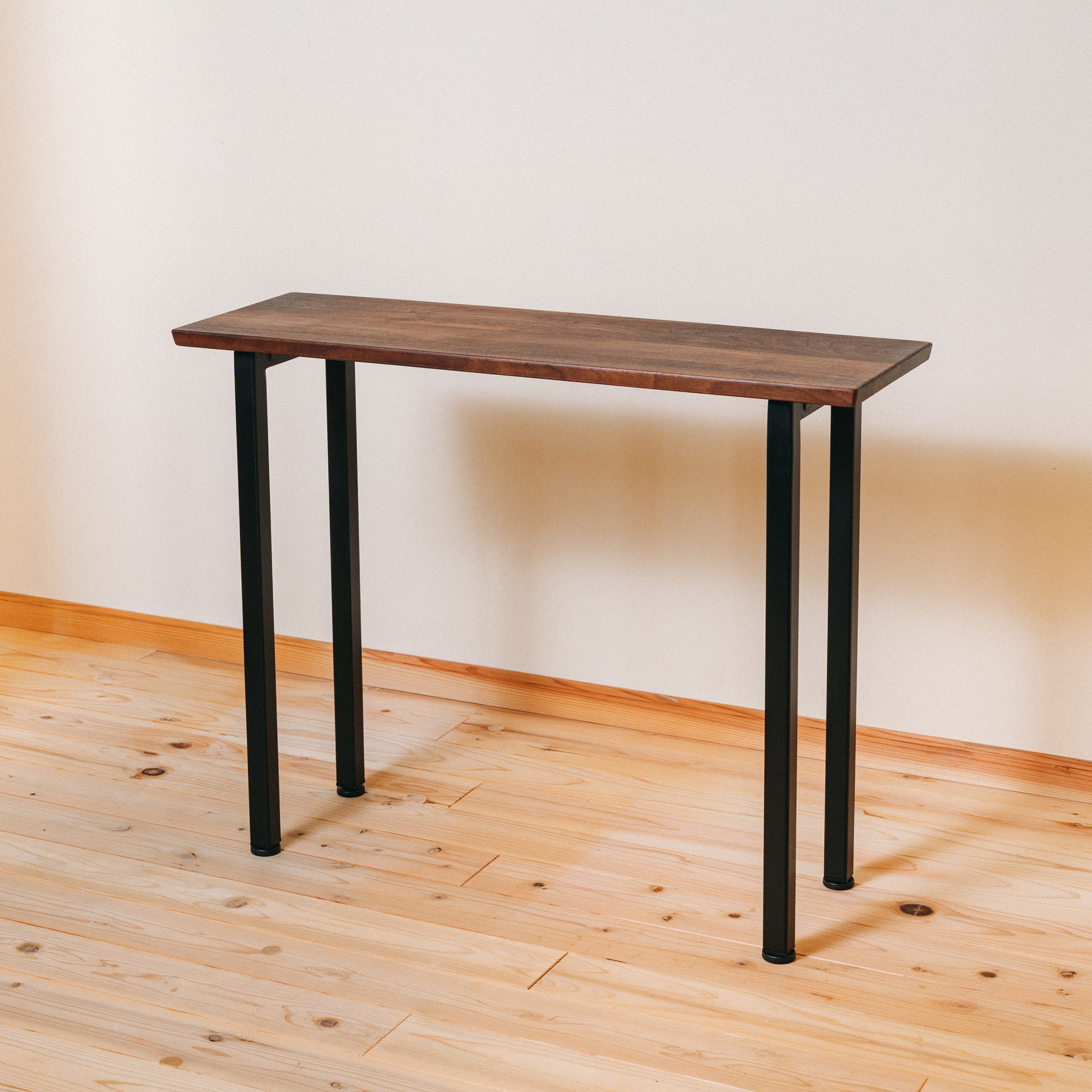 無垢材×スチール脚　スリムテーブル　ウォールナット無垢材｜幅90cm