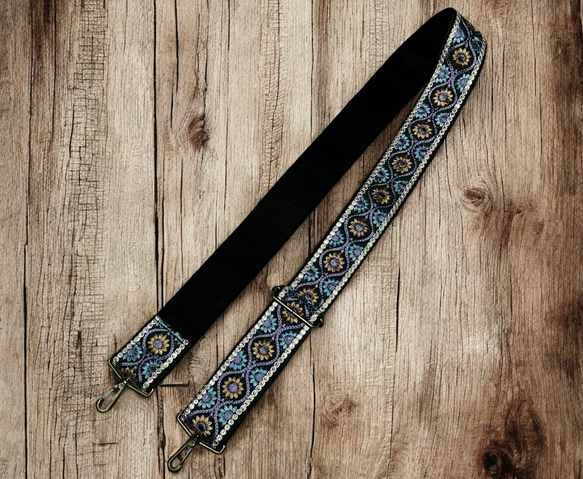 50mm太幅・斜め掛けショルダーストラップ★黒ベルト+黒地に紫・水色・金茶・白のエスニック風花刺繍の極太ショルダー 7枚目の画像