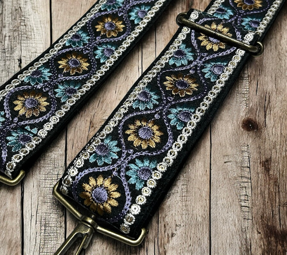 50mm太幅・斜め掛けショルダーストラップ★黒ベルト+黒地に紫・水色・金茶・白のエスニック風花刺繍の極太ショルダー 1枚目の画像