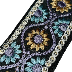 50mm太幅・斜め掛けショルダーストラップ★黒ベルト+黒地に紫・水色・金茶・白のエスニック風花刺繍の極太ショルダー 5枚目の画像