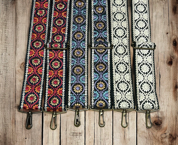 50mm太幅・斜め掛けショルダーストラップ★黒ベルト+黒地に紫・水色・金茶・白のエスニック風花刺繍の極太ショルダー 8枚目の画像