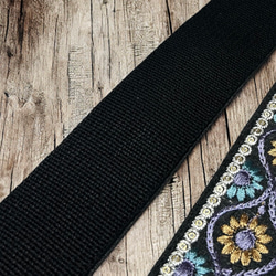 50mm太幅・斜め掛けショルダーストラップ★黒ベルト+黒地に紫・水色・金茶・白のエスニック風花刺繍の極太ショルダー 4枚目の画像