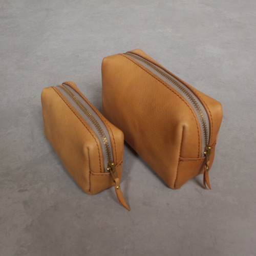 サエラ　ヒスクローネ　スクエア型ポーチ レザースクエアポーチ