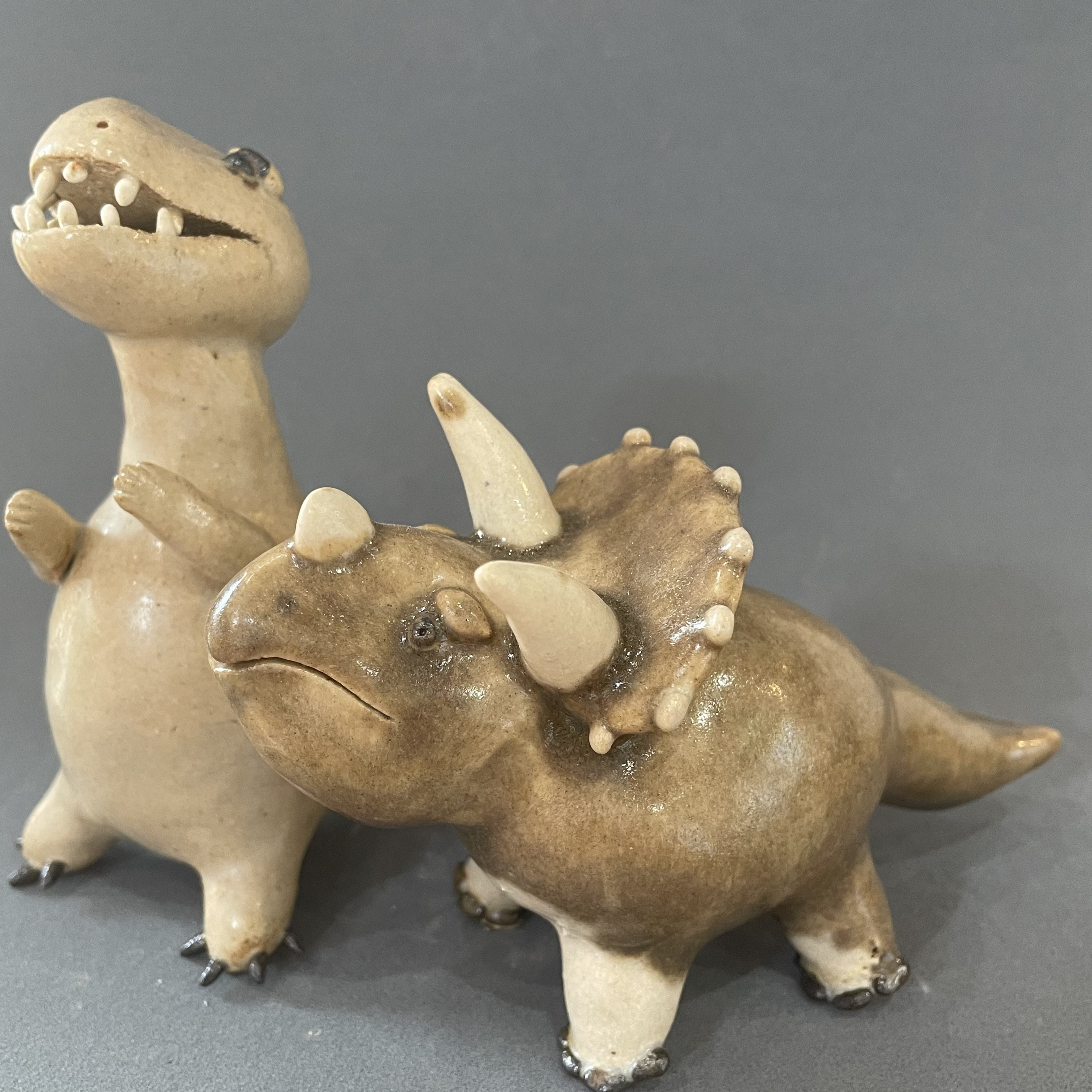 ティラノザウルス&トリケラトプス　T-REX  陶器　恐竜　陶器　置物