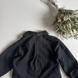 【サイズ90】男の子のための花柄シャツ(黒) 6枚目の画像