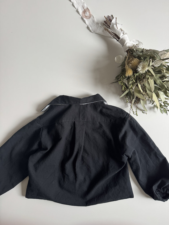 【サイズ90】男の子のための花柄シャツ(黒) 6枚目の画像