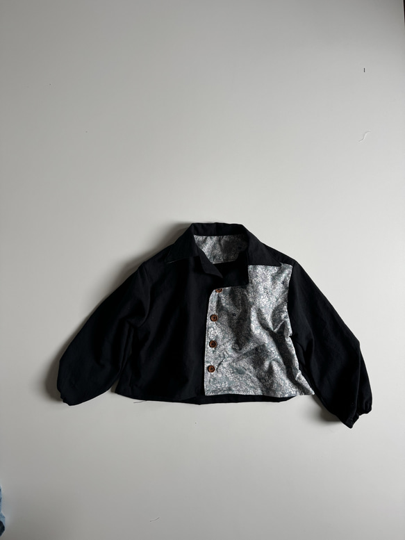 【サイズ90】男の子のための花柄シャツ(黒) 7枚目の画像