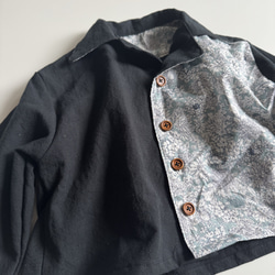 【サイズ90】男の子のための花柄シャツ(黒) 2枚目の画像