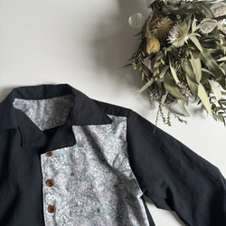【サイズ90】男の子のための花柄シャツ(黒) 3枚目の画像
