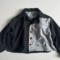 【サイズ90】男の子のための花柄シャツ(黒) 4枚目の画像