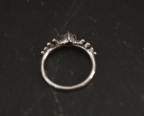 リーフとレインボームーンストーンのリング 3枚目の画像