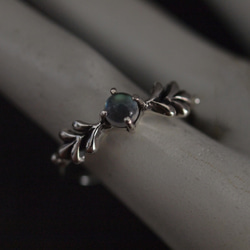 リーフとレインボームーンストーンのリング 4枚目の画像