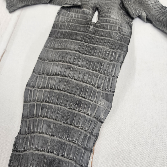 ワニ革　クレイフィニッシュ　墨黒　No.C008682 15枚目の画像