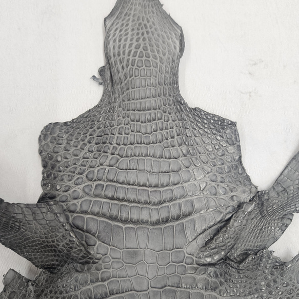 ワニ革　クレイフィニッシュ　墨黒　No.C008683 3枚目の画像