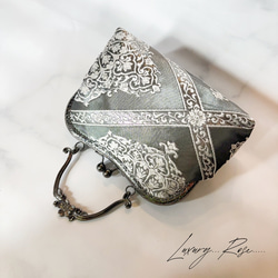 9月新作！ラスト点！！希少ブラック金箔♡格の高い華紋柄の最高級西陣帯バッグ上品なシルバーブラック系高級フォーマルバッグ　 5枚目の画像