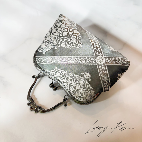 9月新作！ラスト点！！希少ブラック金箔♡格の高い華紋柄の最高級西陣帯バッグ上品なシルバーブラック系高級フォーマルバッグ　 5枚目の画像