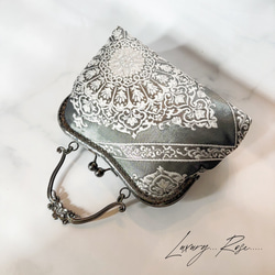 9月新作！ラスト点！！希少ブラック金箔♡格の高い華紋柄の最高級西陣帯バッグ上品なシルバーブラック系高級フォーマルバッグ　 4枚目の画像