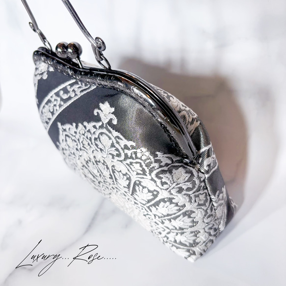 9月新作！ラスト点！！希少ブラック金箔♡格の高い華紋柄の最高級西陣帯バッグ上品なシルバーブラック系高級フォーマルバッグ　 9枚目の画像