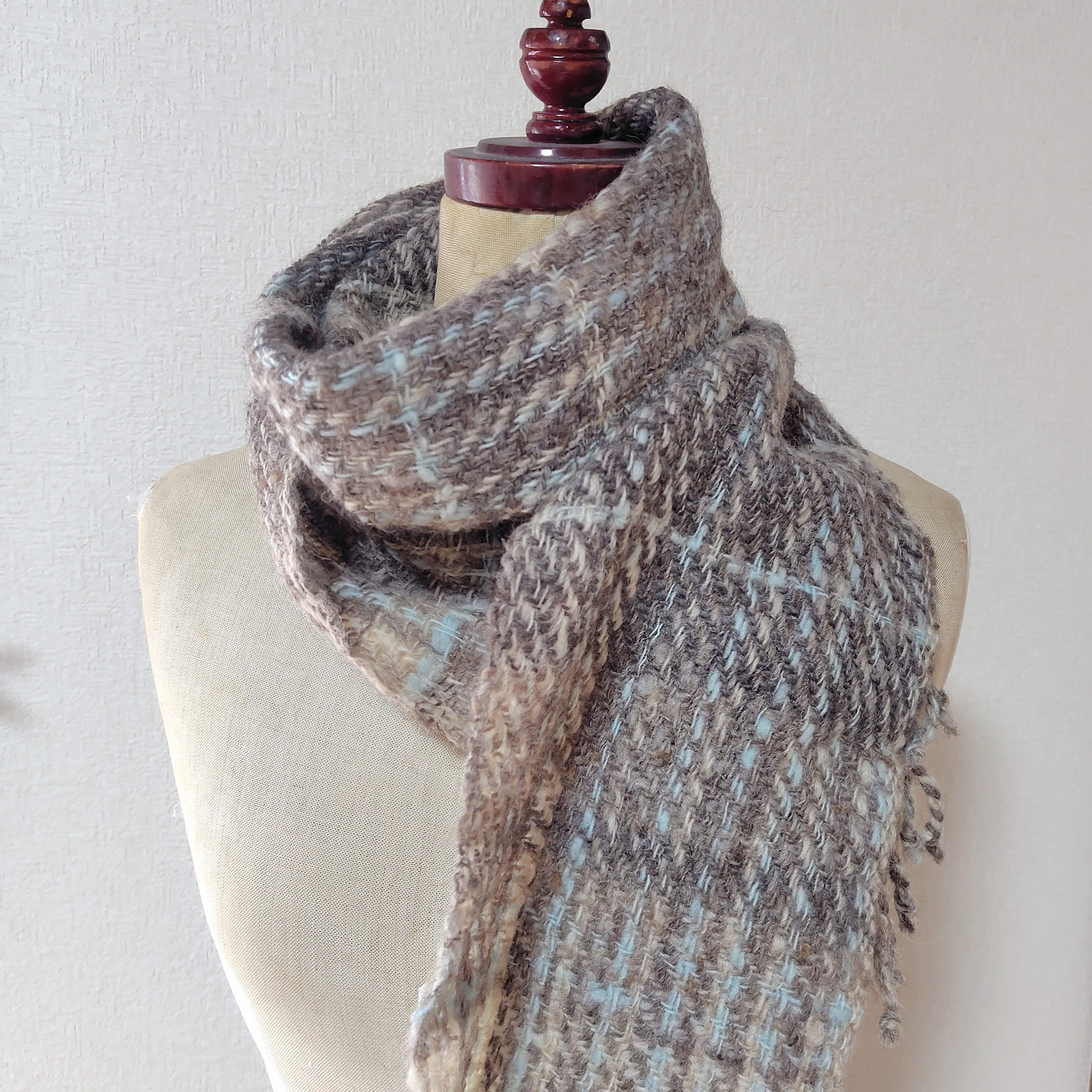 ナチュラルカラーと藍染めの手紡ぎミニマフラー　ホームスパン