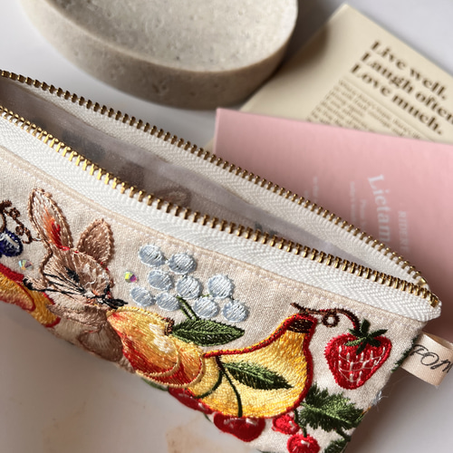 アイボリー生地♡ウサギちゃん刺繍リボン×フルーツ刺繍♡ ポーチ POM
