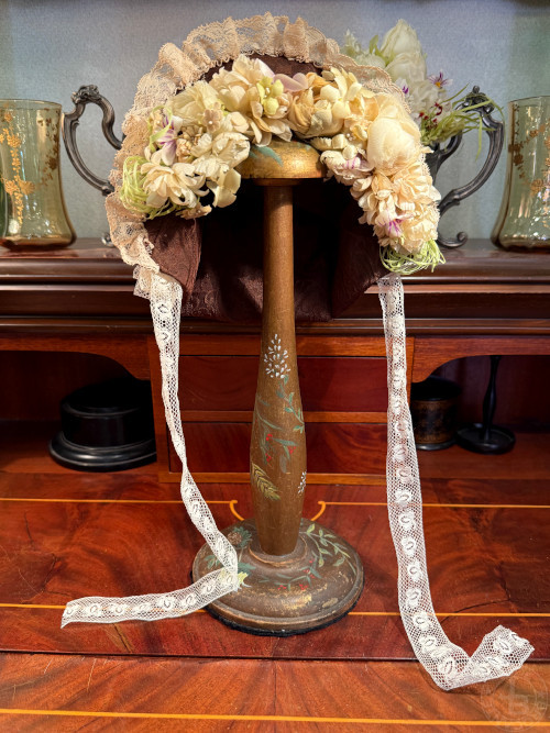 古 い素材を使った手作りドールボンネット　シルク　ブラウン　お顔周り25cm