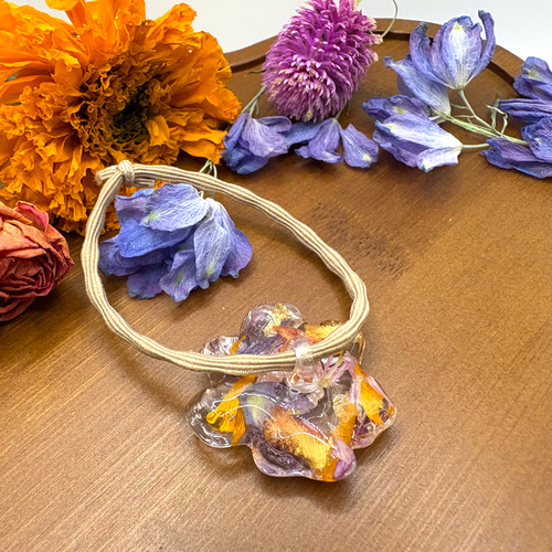 レジン ヘアゴム(花びら入り) お花の形 ドライフラワー ヘアゴム Iris