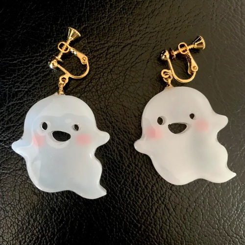 ハロウィンおばけちゃんイヤリング・ピアス〈半透明 白 幽霊 ゴースト