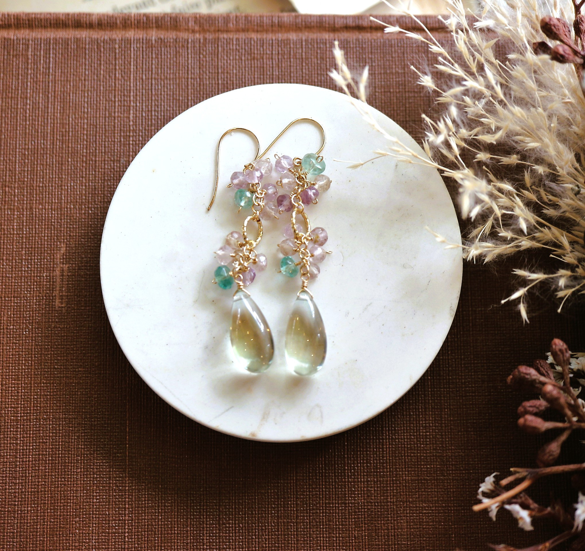 14kgf☆天然石「秋露を纏う光 」 グリーンアメジストとアメトリンのピアス(イヤリング可)