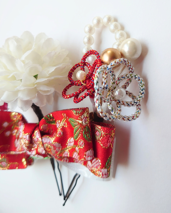 七五三 髪飾り3点セット＊赤白×金の華やかリボンとお花 7枚目の画像