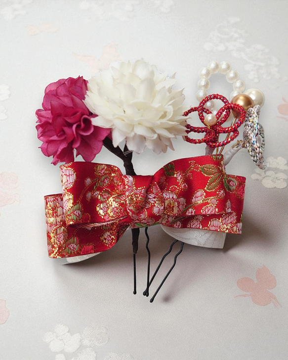 七五三 髪飾り3点セット＊赤白×金の華やかリボンとお花 2枚目の画像