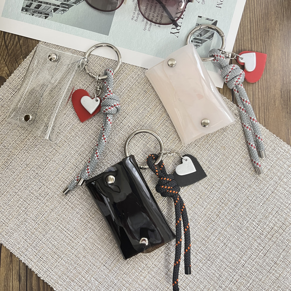 PVCケース×レザーハート×パラコードチャーム / クリア・ホワイト・ダークブラウン 1枚目の画像