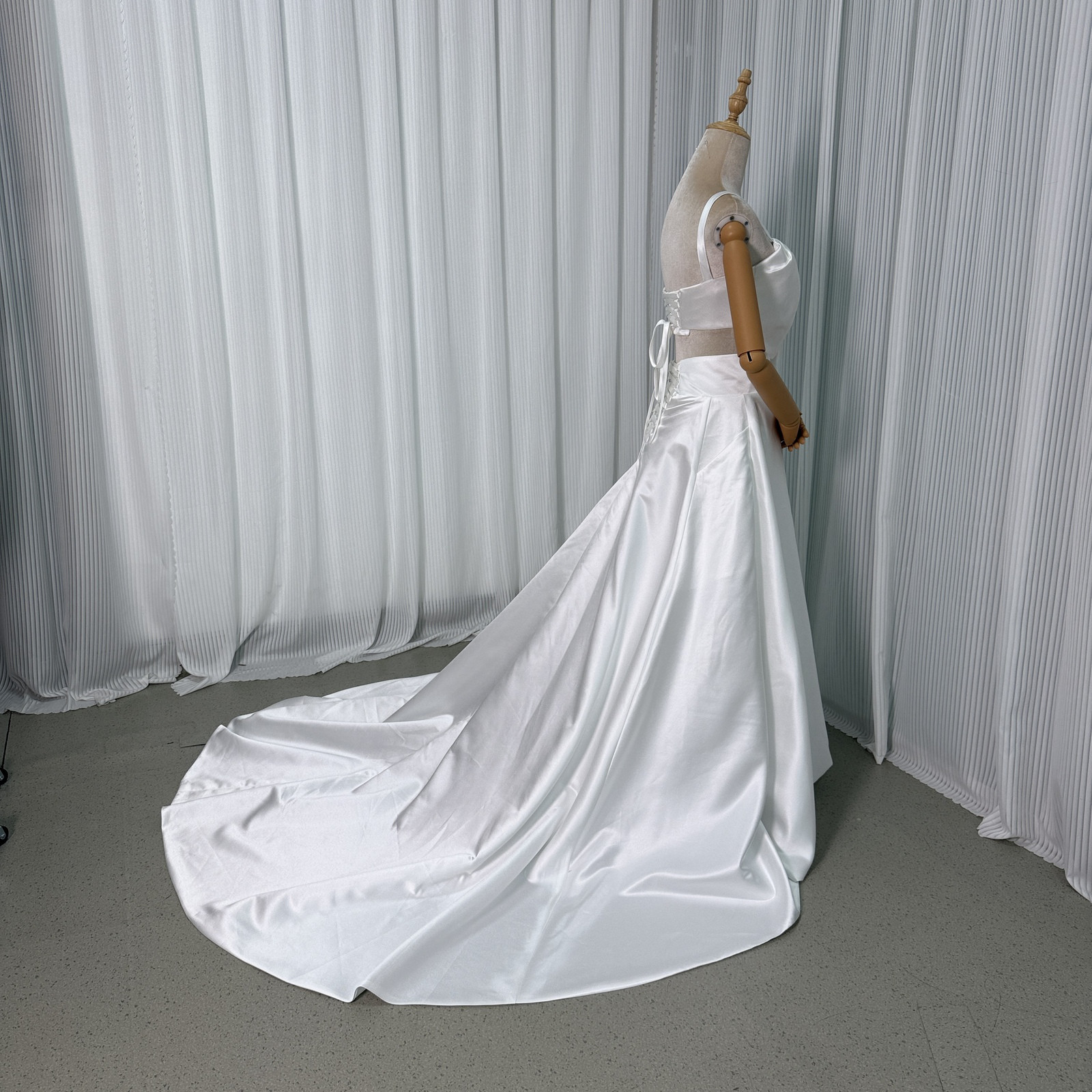 実例写真！パーティードレス キャミソール ツーピース 編み上げ 光沢サテン 前撮り デザイン感