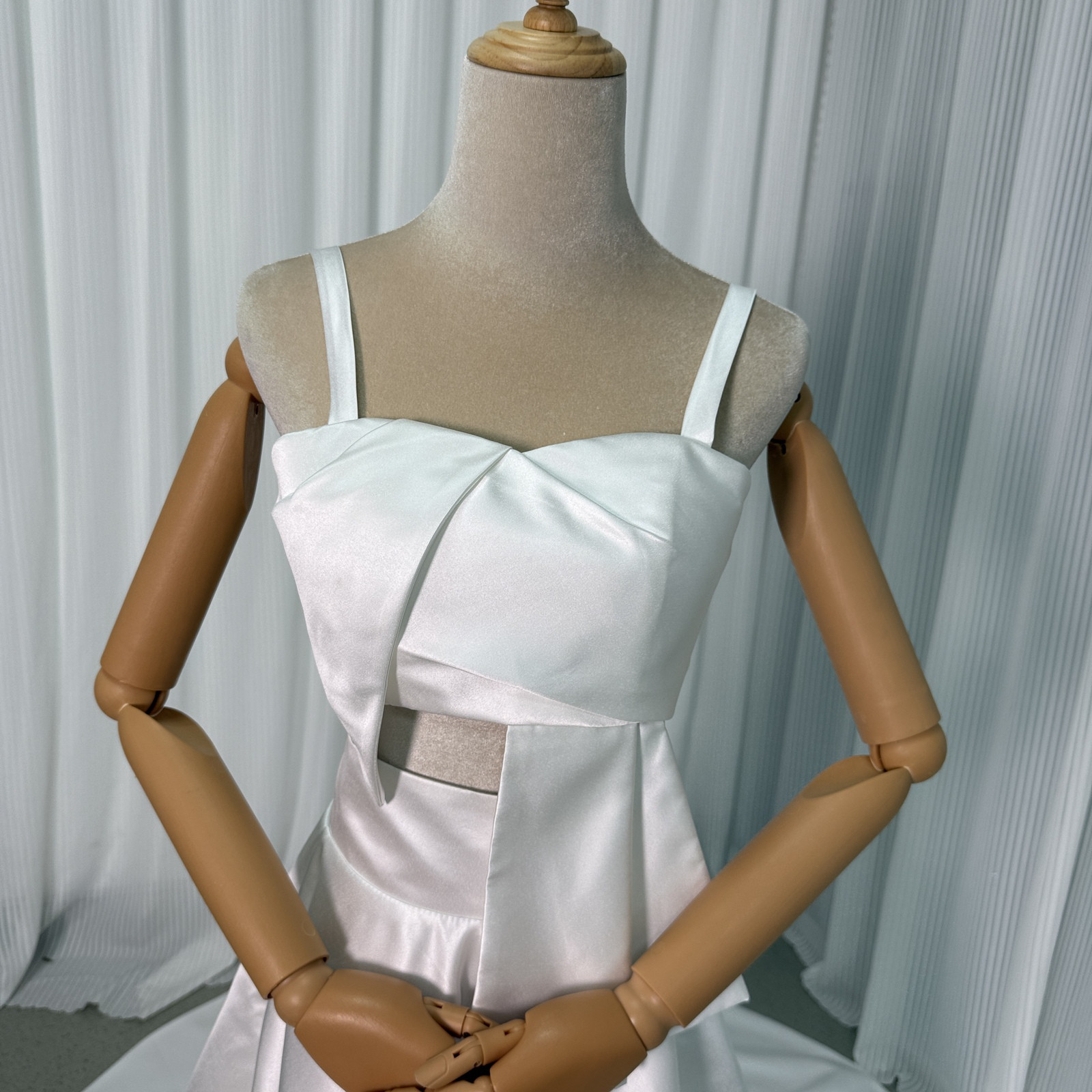 実例写真！パーティードレス キャミソール ツーピース 編み上げ 光沢サテン 前撮り デザイン感