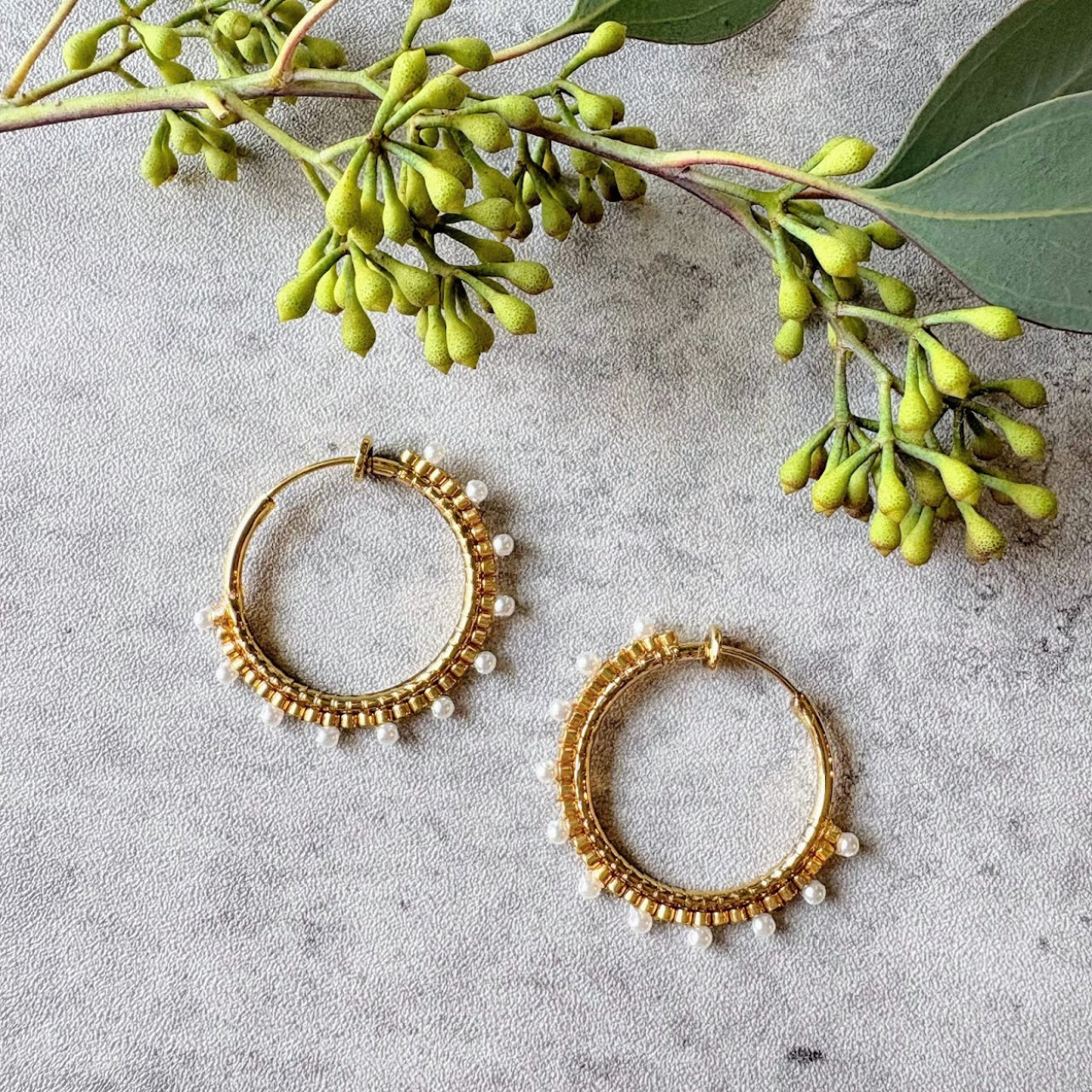 【金属アレルギー配慮】パール調つぶつぶフープイヤリング｜ノンホール バネ式 ゴールド 卒業式 入学式