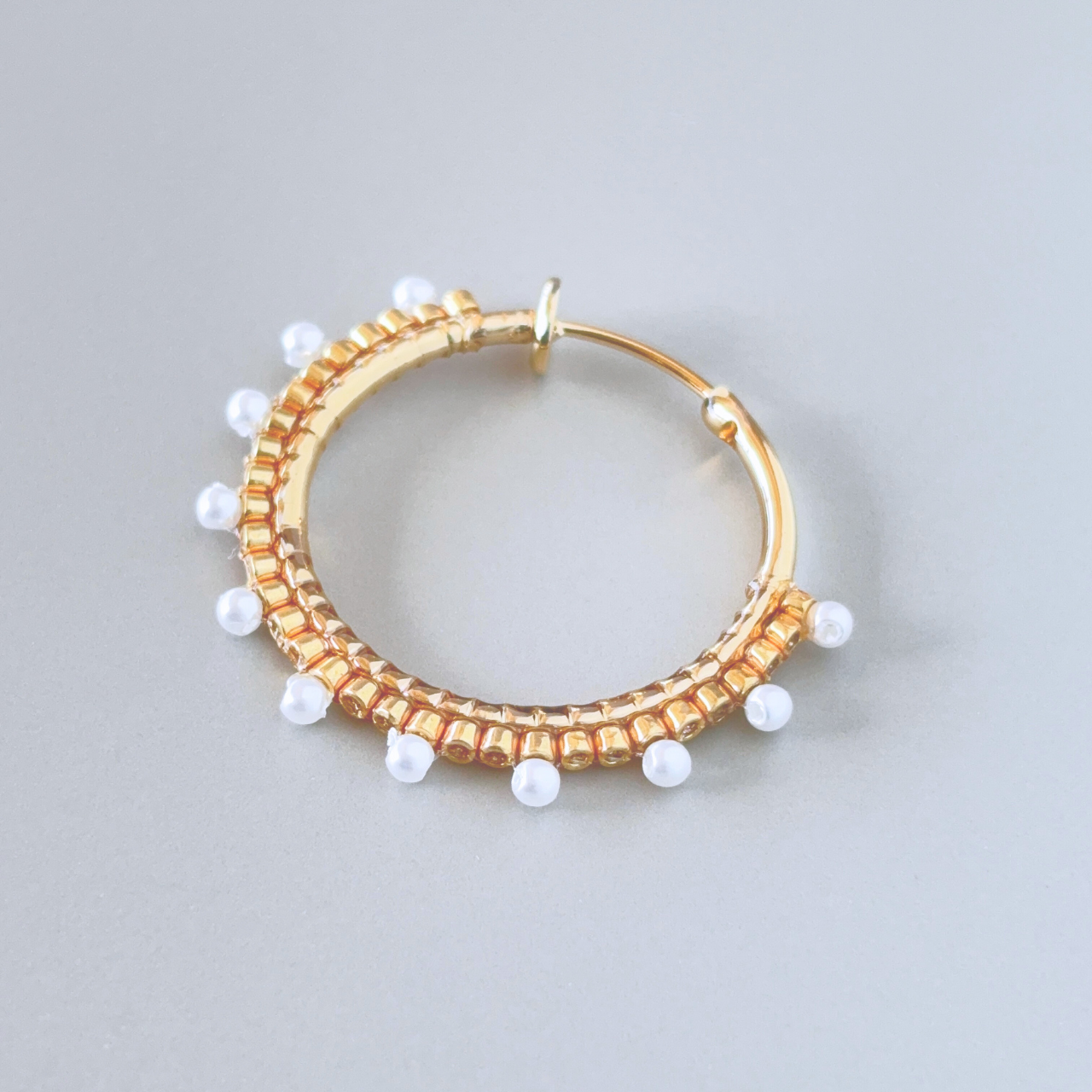 【金属アレルギー配慮】パール調つぶつぶフープイヤリング｜ノンホール バネ式 ゴールド 卒業式 入学式