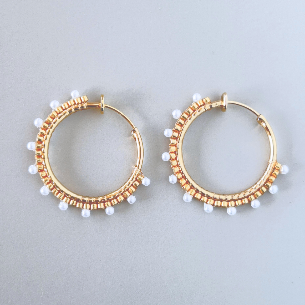 【金属アレルギー配慮】パール調つぶつぶフープイヤリング｜ノンホール バネ式 ゴールド 卒業式 入学式