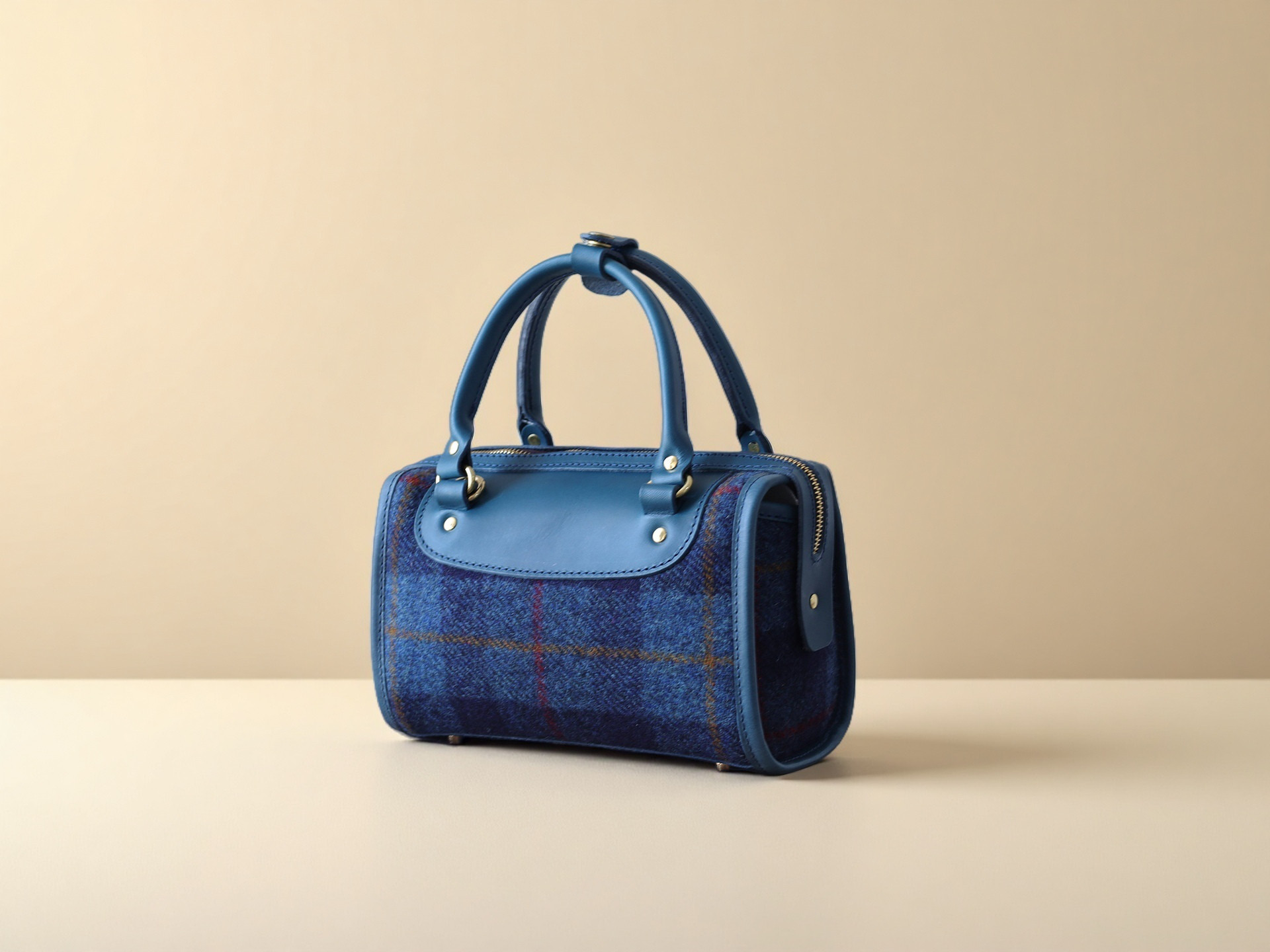 「ウール×革の組み合わせ」小型ボストンバッグ  トートバッグ ショルダーバッグ お出かけにピッタリ 2WAY 中型鞄