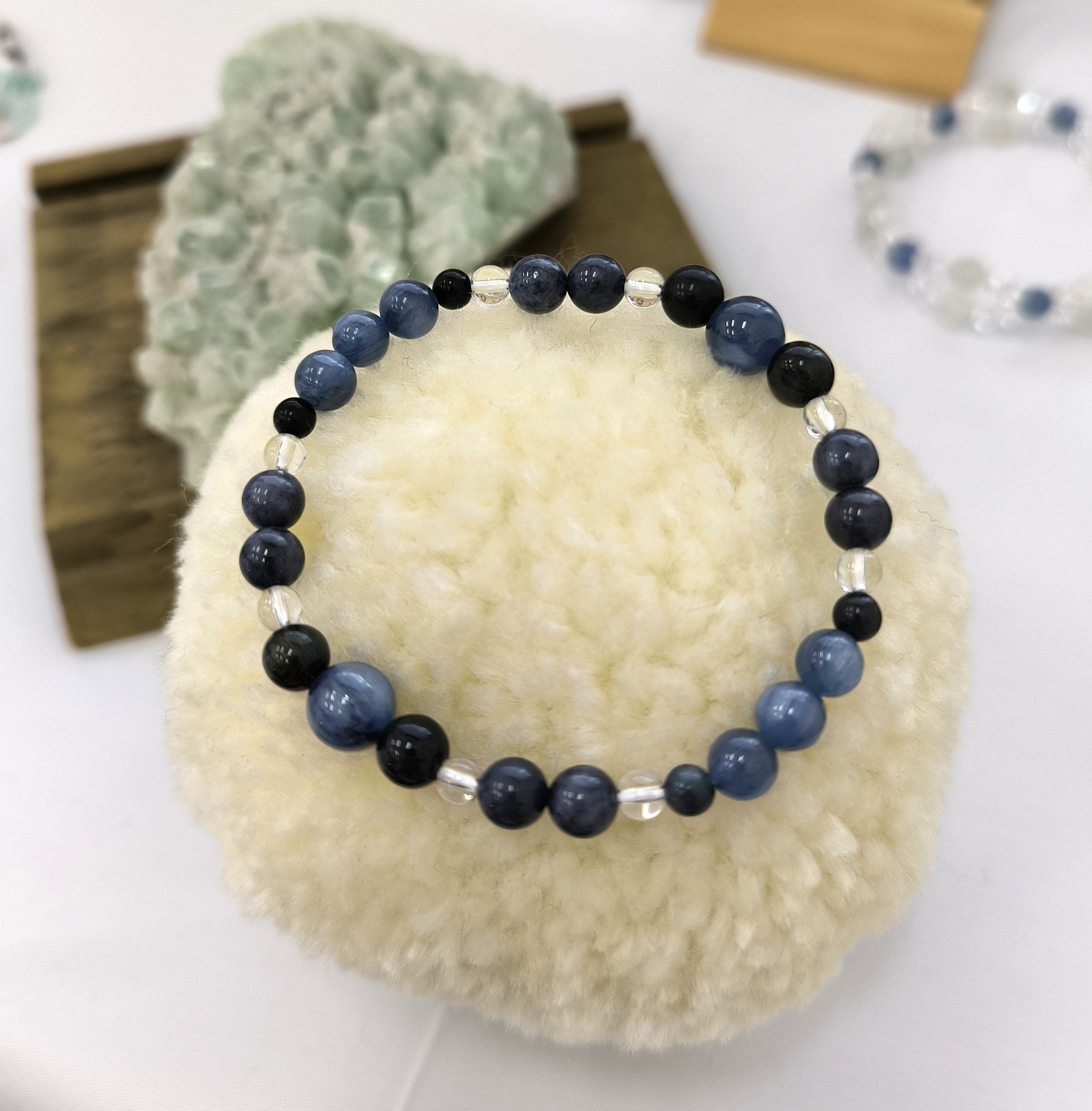 №208　カイヤナイト・ブルータイガーアイ・クリスタル・サファイアのブレス