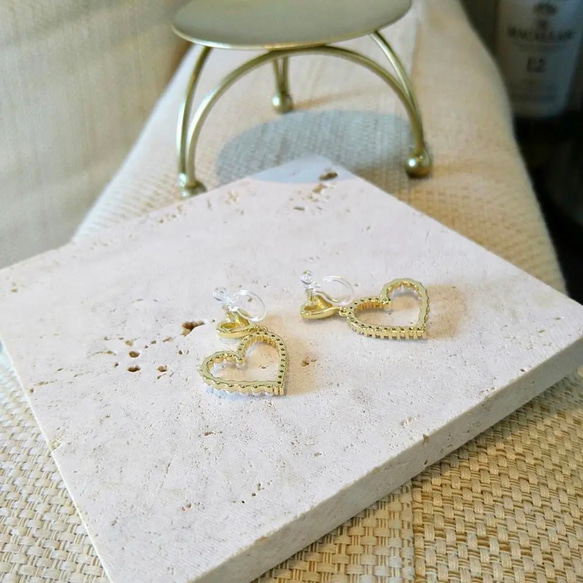 Heart Pearl Bijou Earring  ハートのパール&ビジュー樹脂イヤリング　金属アレルギー対応 8枚目の画像