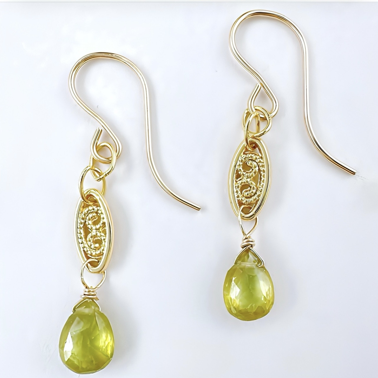 スフェ－ン(高品質)とフェグリチェーンのピアス　14KGF 7月誕生石　夏の誕生石