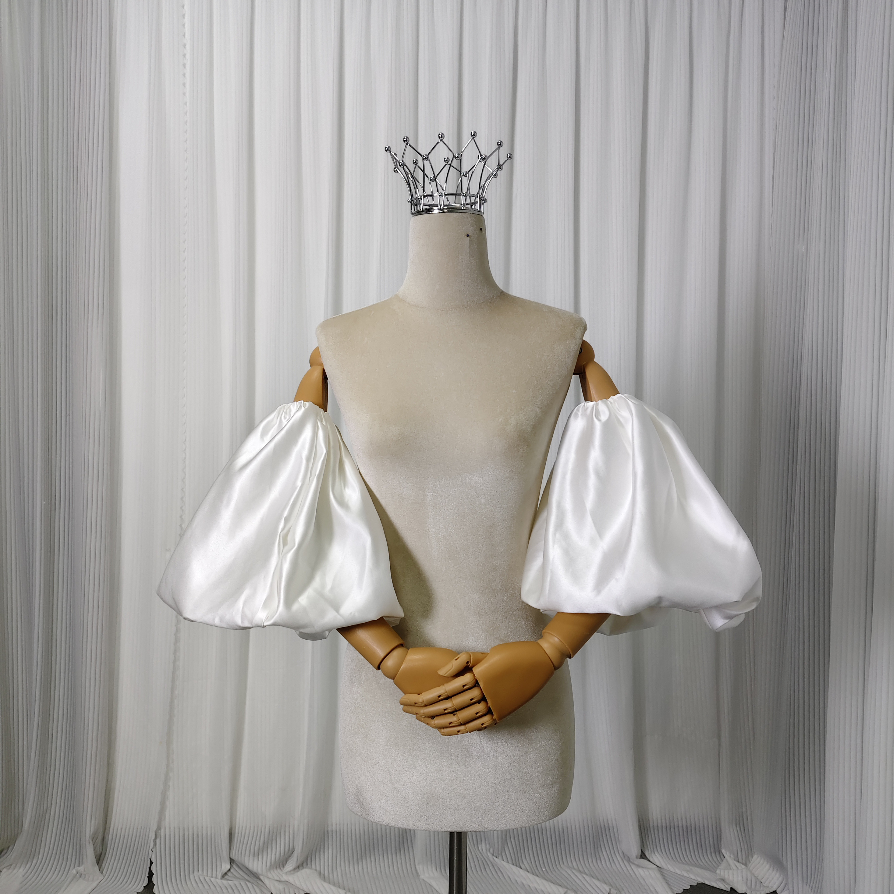 送料無料！取り外し可能な付け袖 パフスリーブ 花嫁/ウェディングドレス ストレッチ 光沢サテン オフホワイト