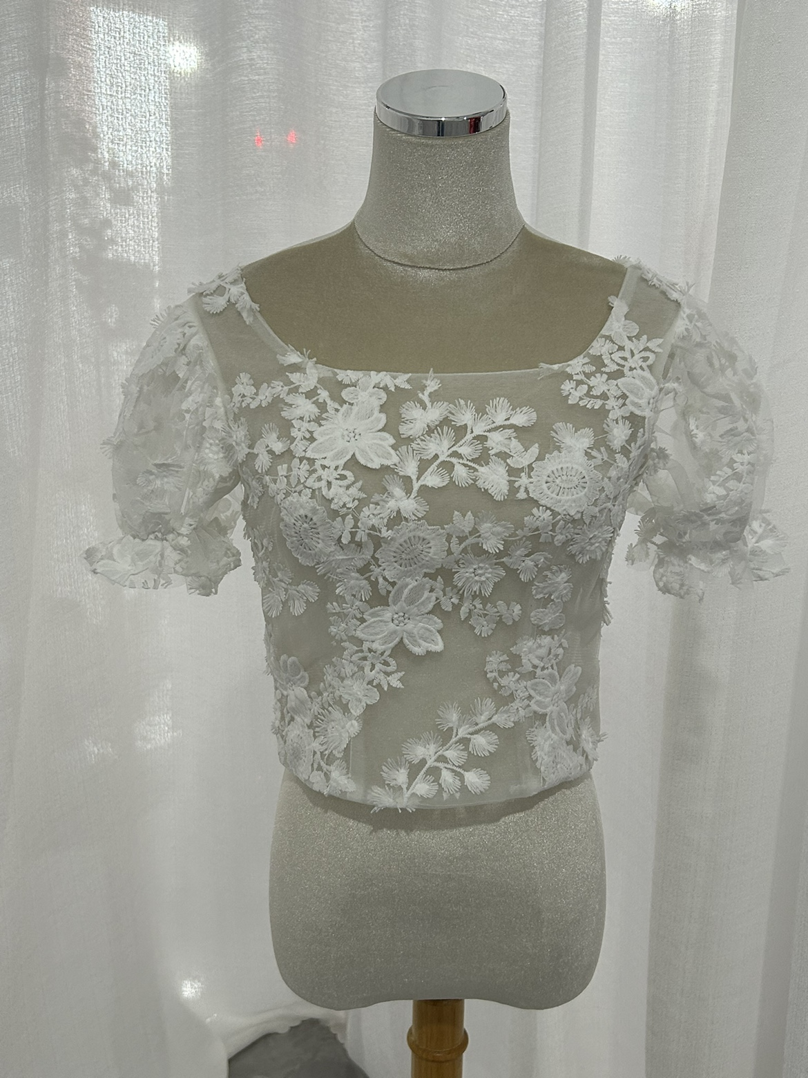 ボレロ 魅惑の花レース スクエアネック 姫袖 くるみボタン 可愛い 結婚式