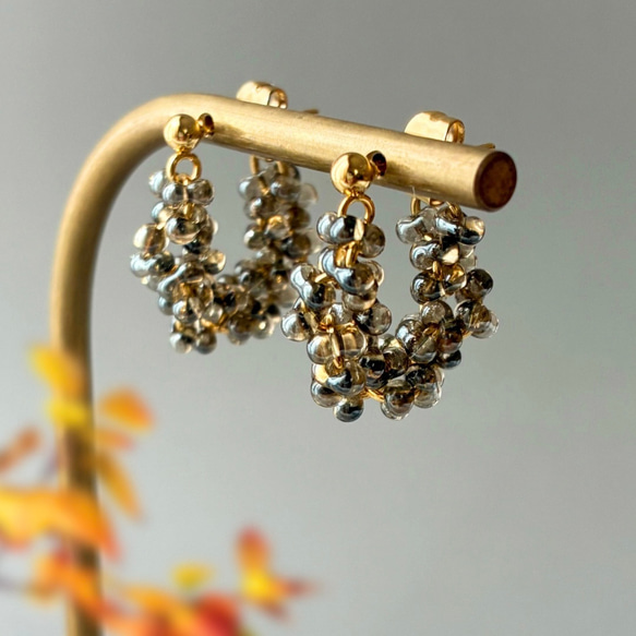 【特集掲載】秋色フープピアス 秋の装い ブラウン ゴールド シンプル  クリア プレゼント 秋冬新作 送料無料 1枚目の画像