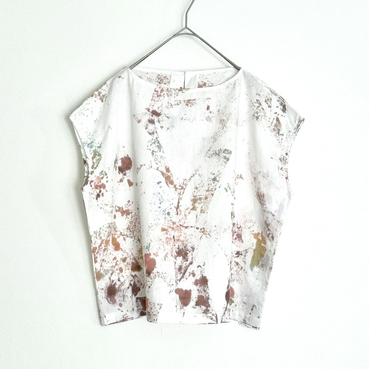 手染めの綿麻フレンチスリーブブラウス