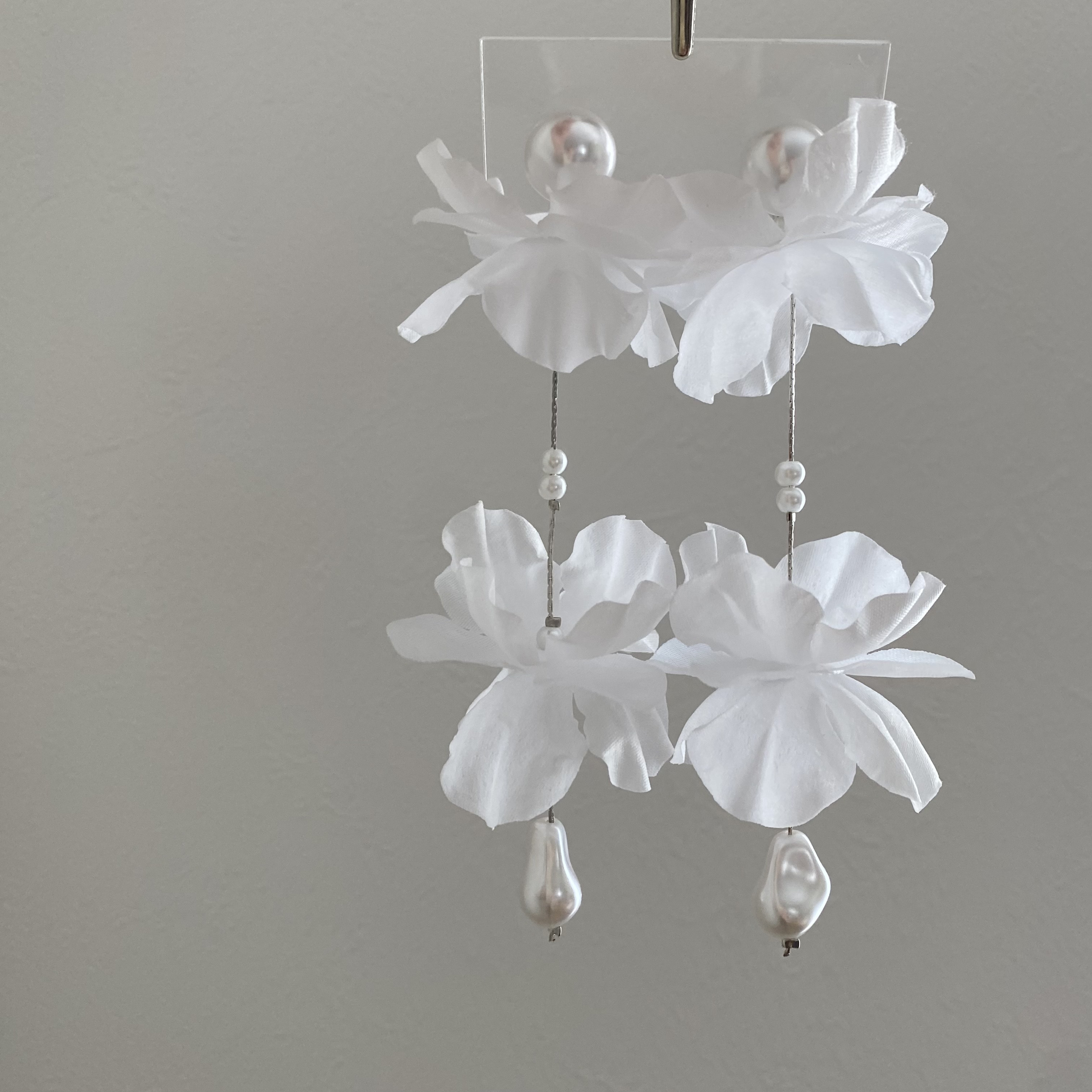 2way　ホワイト　フラワー　パール　シルバー　大ぶり　ロング　ブライダル　ウェディング　結婚式　披露宴　花嫁　ピアス