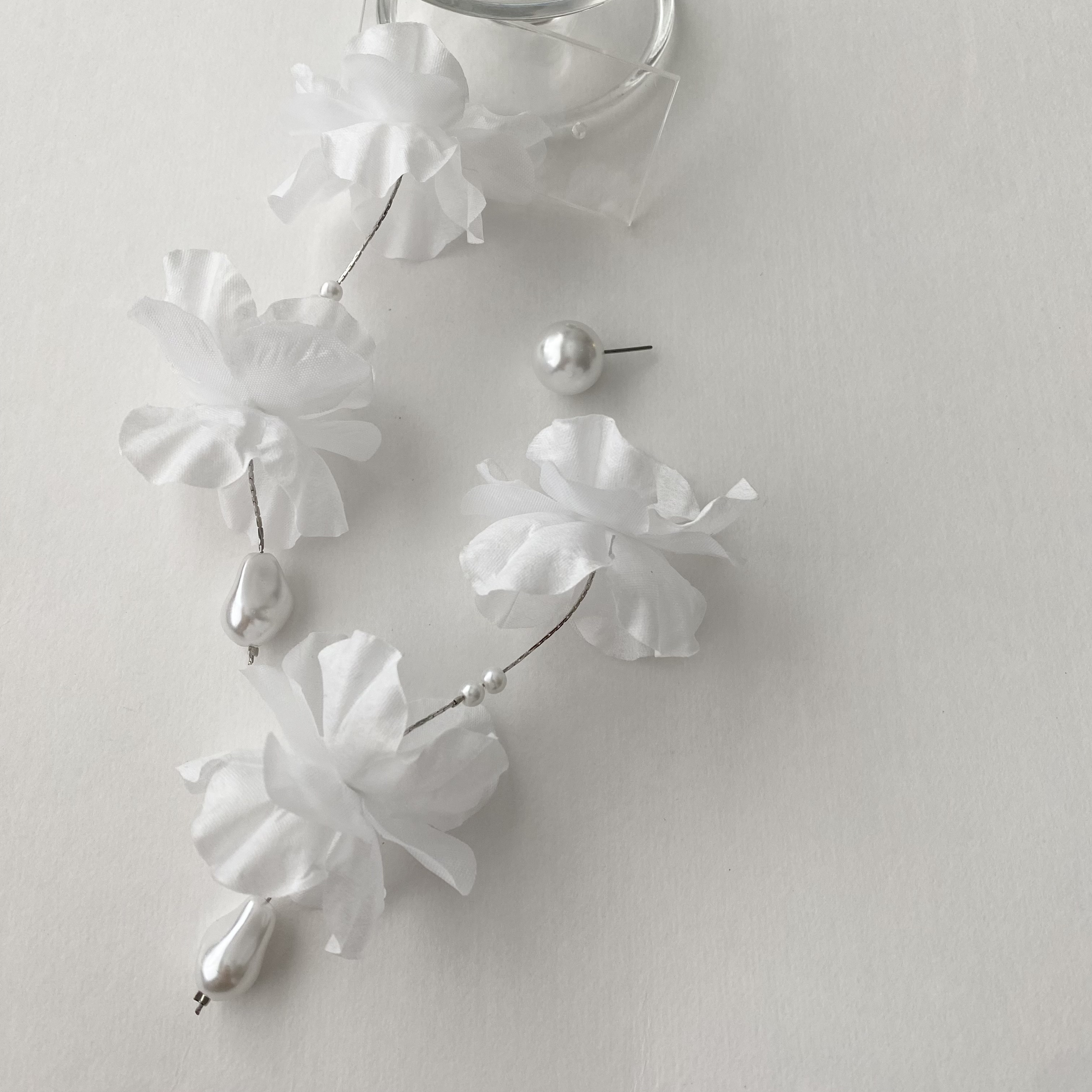 2way　ホワイト　フラワー　パール　シルバー　大ぶり　ロング　ブライダル　ウェディング　結婚式　披露宴　花嫁　ピアス