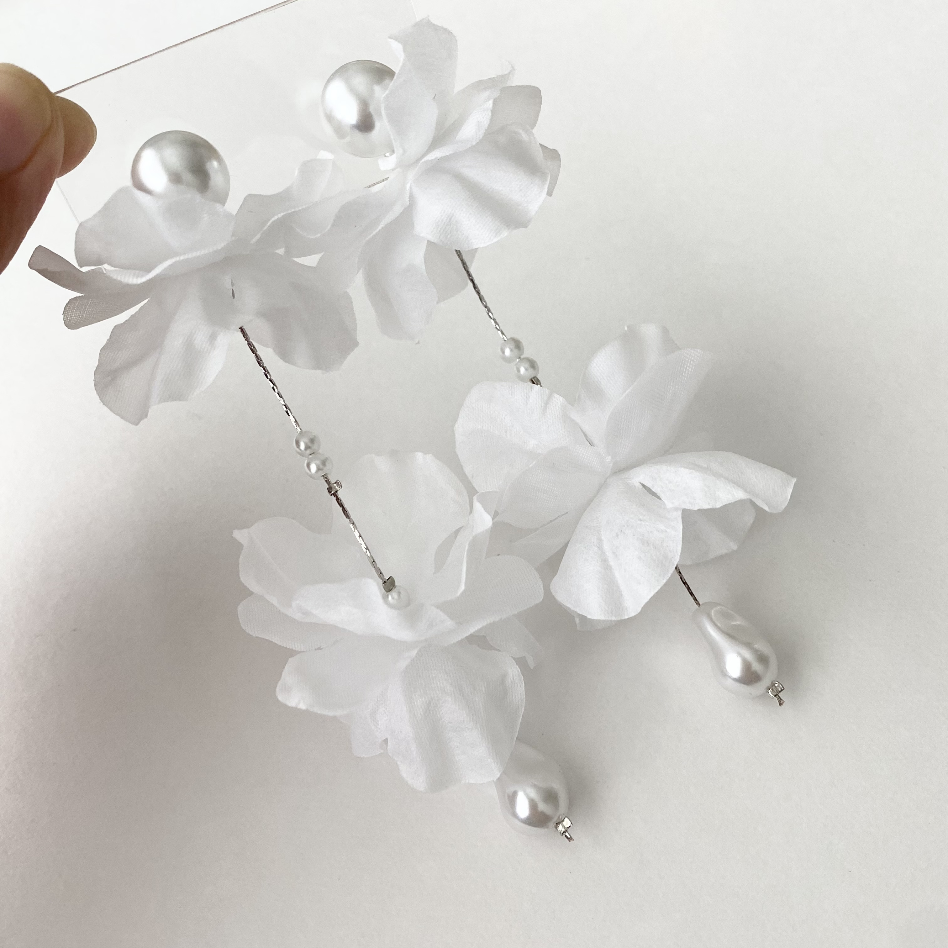 2way　ホワイト　フラワー　パール　シルバー　大ぶり　ロング　ブライダル　ウェディング　結婚式　披露宴　花嫁　ピアス